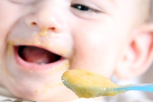 Grød til baby fra 4 mrd - grundig guide til babygrød, grøntsagsmos og skemad